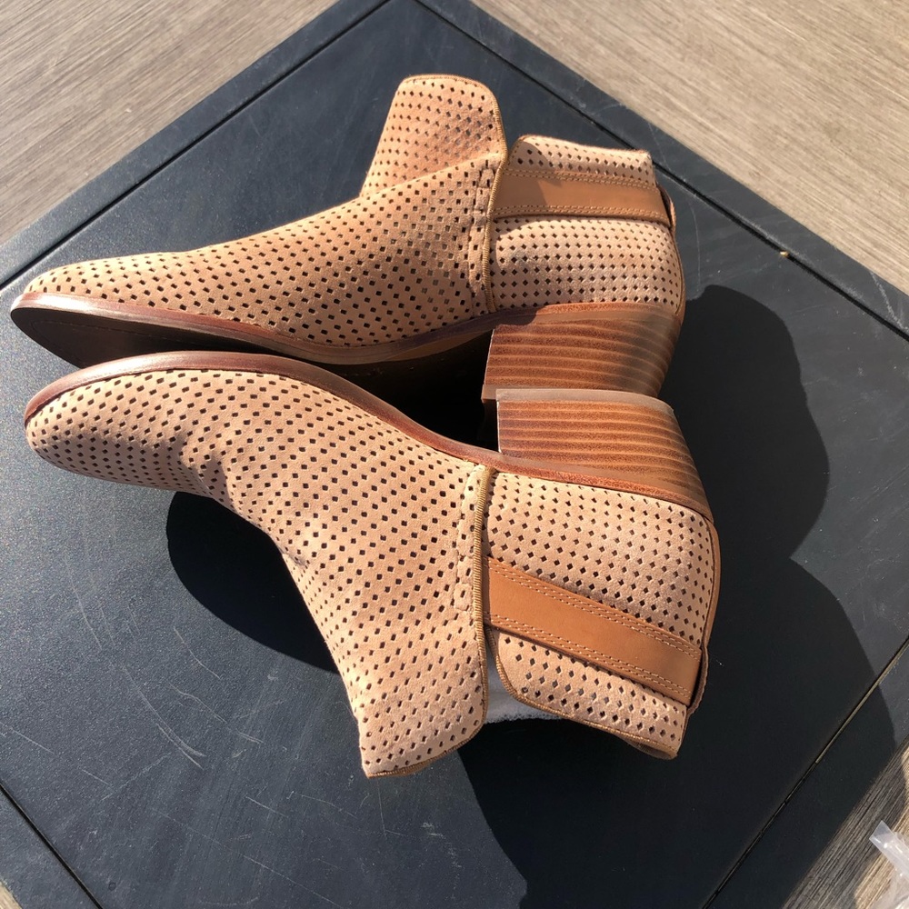 Boots - Picture 3 of 5